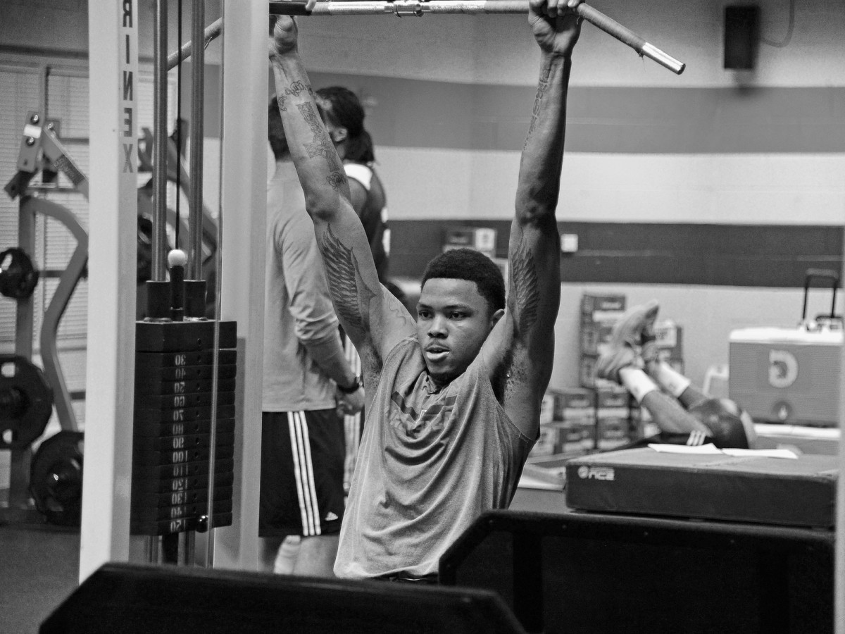 hawks-nutrition-lifting-practice.jpg